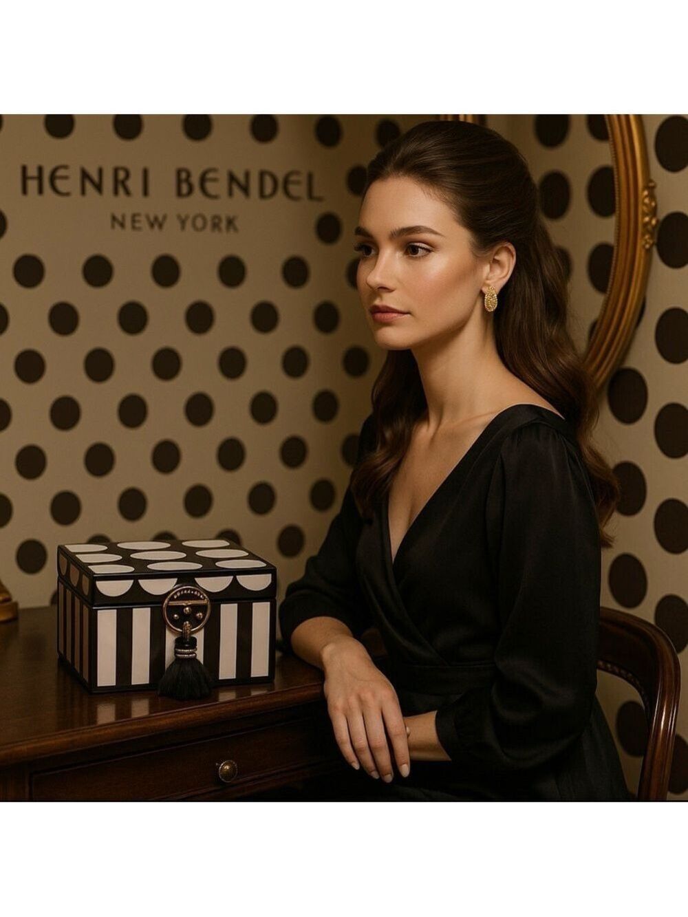 HENRI BENDEL BROWN AND WHITE STRIPES AND SPOTS “HOT FOR DOTS” LAQUER JEWELY BOX - Picture 13 of 14